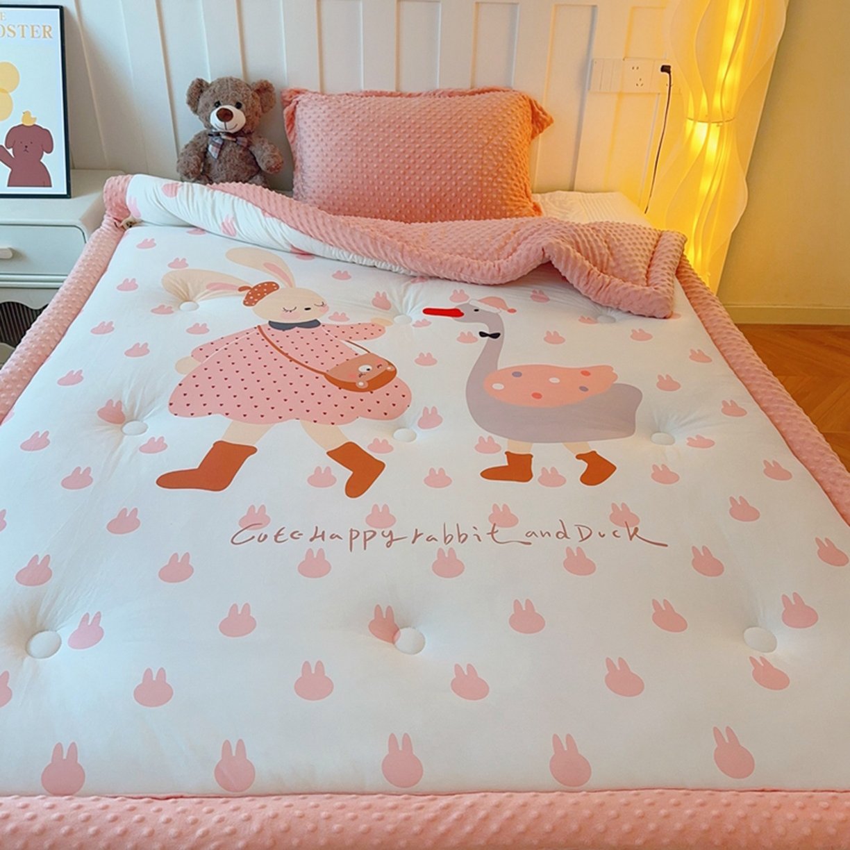 91家纺网 家纺一手货源 找家纺 兜米家居 2025新款针织棉专版数码印花豆豆绒被被子被芯 可爱兔兔