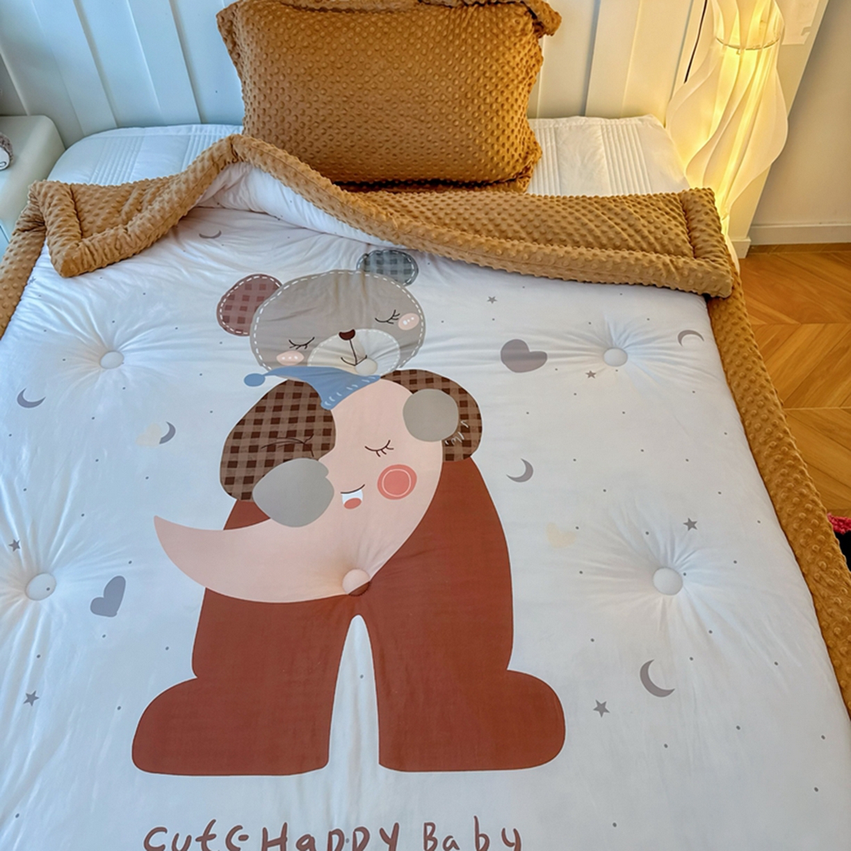 91家纺网 家纺一手货源 找家纺 兜米家居 2025新款针织棉专版数码印花豆豆绒被被子被芯 晚安小熊