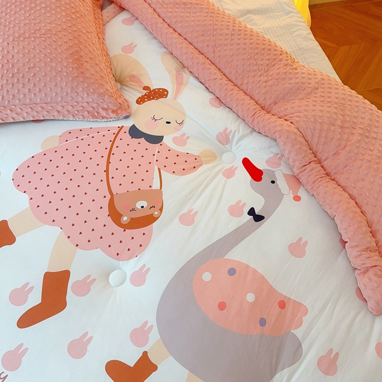 91家纺网 家纺一手货源 找家纺 兜米家居 2025新款针织棉专版数码印花豆豆绒被被子被芯 可爱兔兔