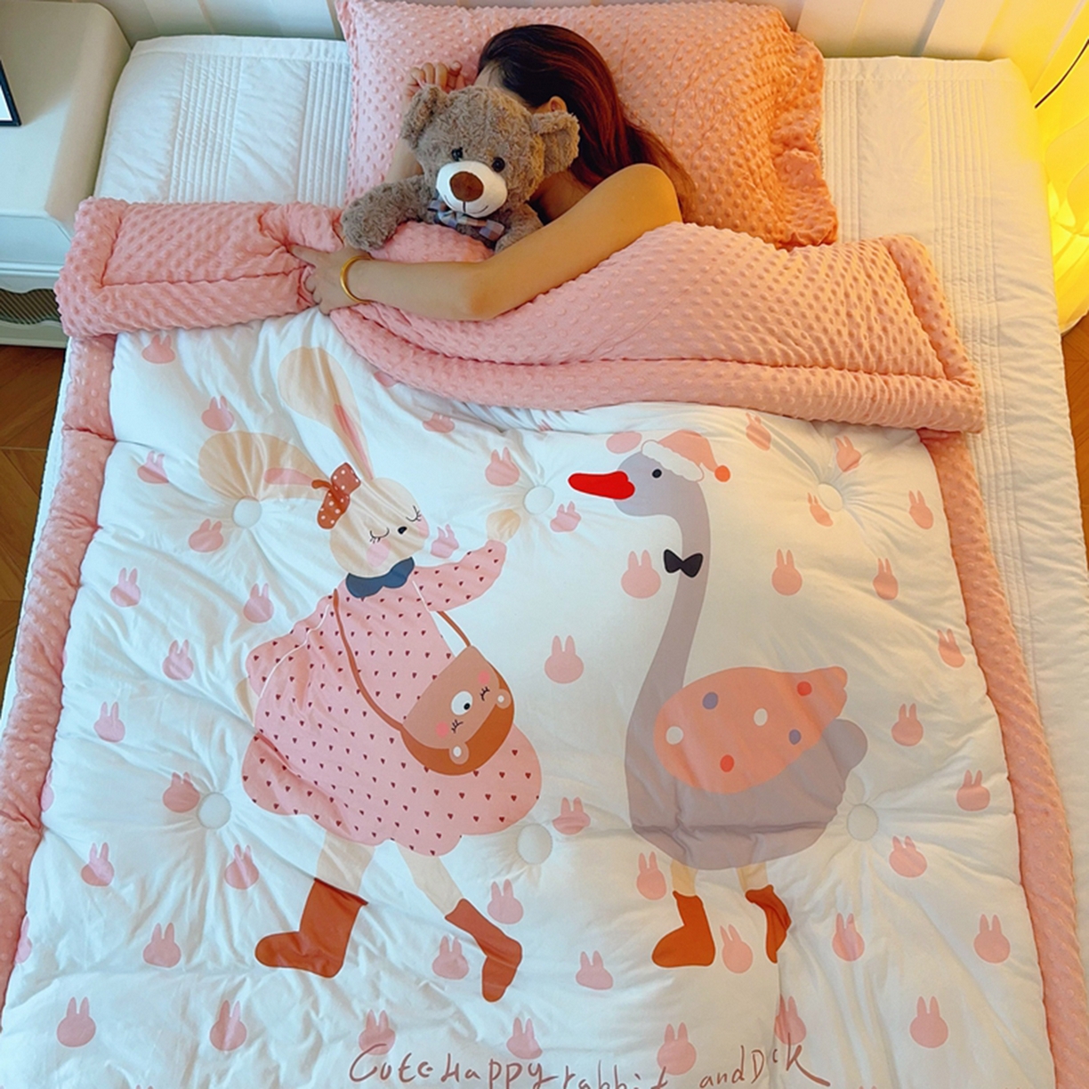 91家纺网 家纺一手货源 找家纺 兜米家居 2025新款针织棉专版数码印花豆豆绒被被子被芯 可爱兔兔