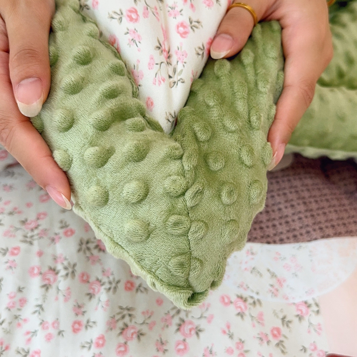 91家纺网 家纺一手货源 找家纺 兜米家居 2025新款针织棉专版数码印花豆豆绒被被子被芯 漂亮女孩