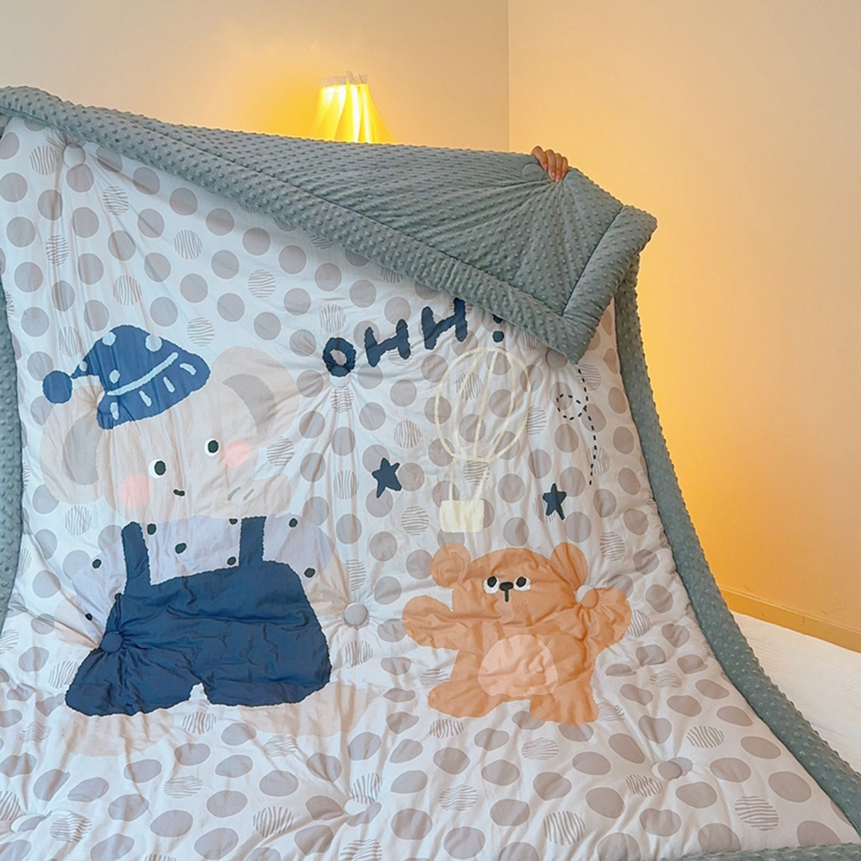 91家纺网 家纺一手货源 找家纺 兜米家居 2025新款针织棉专版数码印花豆豆绒被被子被芯 蓝帽小象