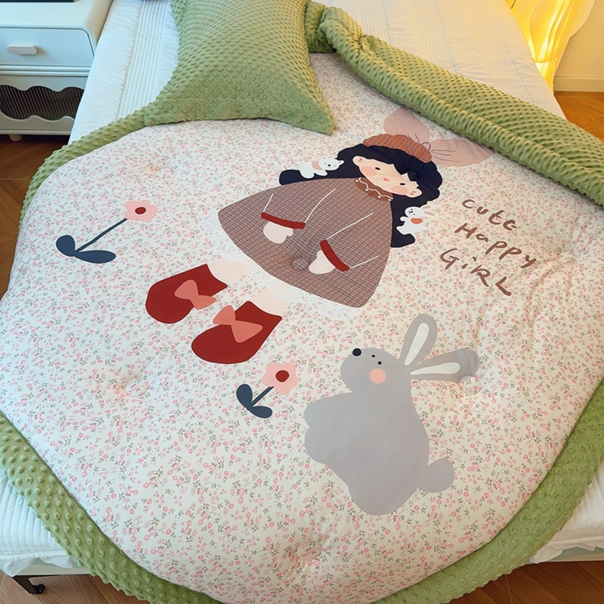 91家纺网 家纺一手货源 找家纺 兜米家居 2025新款针织棉专版数码印花豆豆绒被被子被芯 漂亮女孩