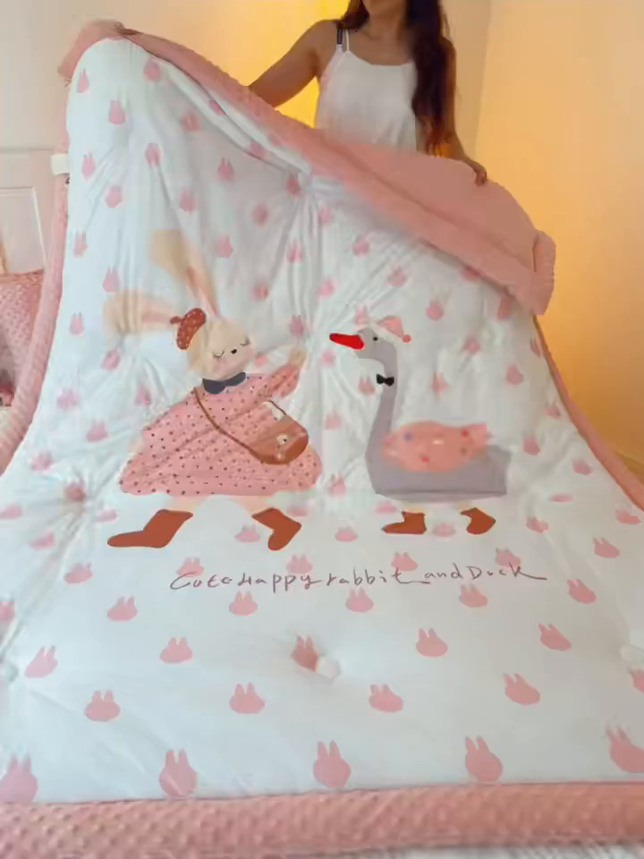 91家纺网 家纺一手货源 找家纺 兜米家居 2025新款针织棉专版数码印花豆豆绒被被子被芯 可爱兔兔