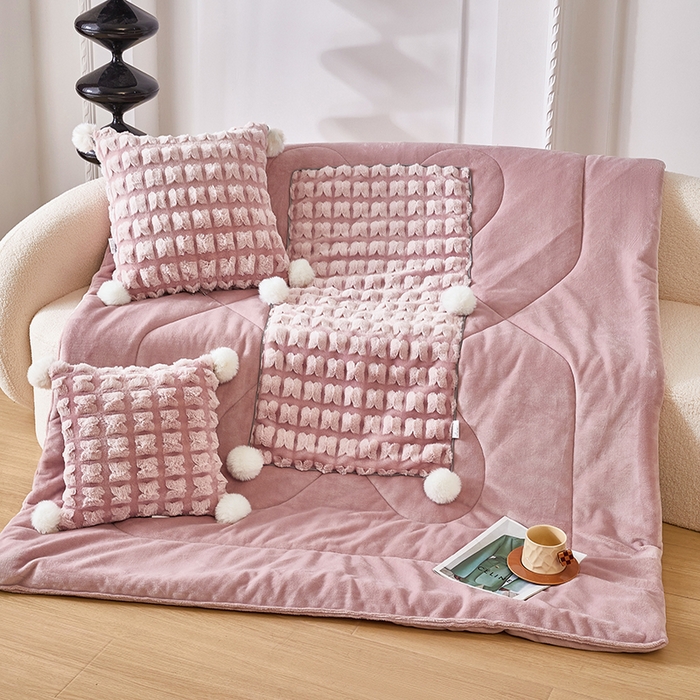 91家纺网 家纺一手货源 找家纺 伊可爱 2025新款秋冬轻奢婉约仿兔毛立体蝴蝶花抱枕被-翩翩 翩翩-豆粉