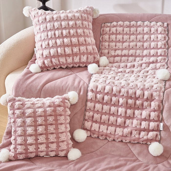 91家纺网 家纺一手货源 找家纺 伊可爱 2025新款秋冬轻奢婉约仿兔毛立体蝴蝶花抱枕被-翩翩 翩翩-豆粉