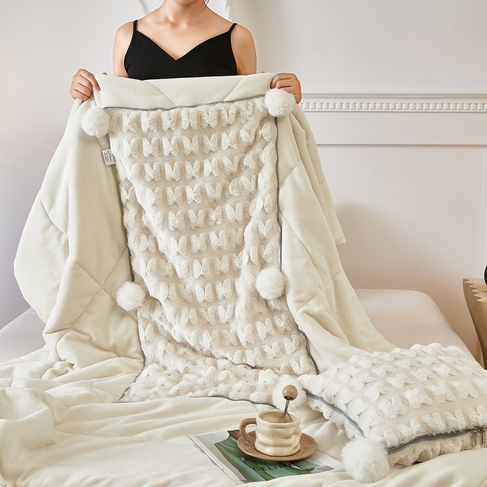 91家纺网 家纺一手货源 找家纺 伊可爱 2025新款秋冬轻奢婉约仿兔毛立体蝴蝶花抱枕被-翩翩 翩翩-奶白