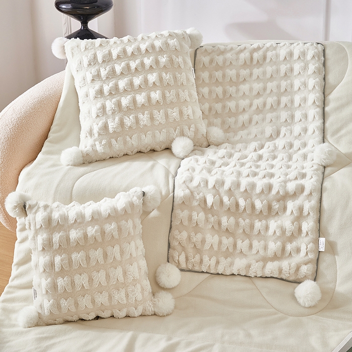 91家纺网 家纺一手货源 找家纺 伊可爱 2025新款秋冬轻奢婉约仿兔毛立体蝴蝶花抱枕被-翩翩 翩翩-奶白