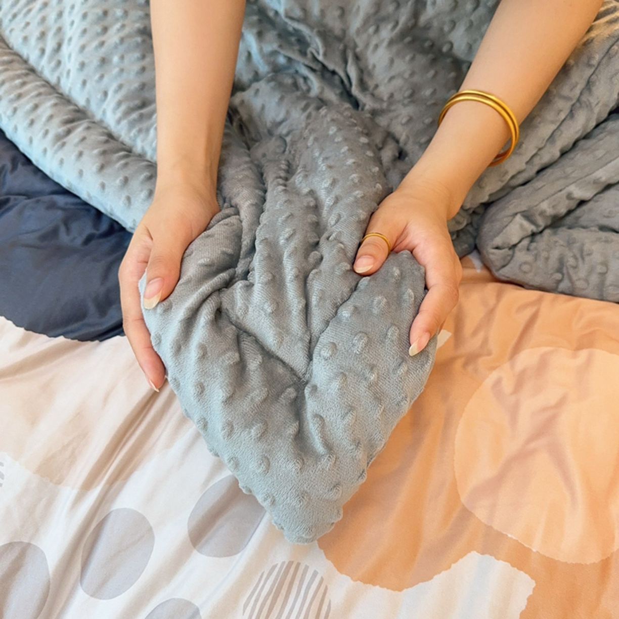 91家纺网 家纺一手货源 找家纺 兜米家居 2025新款针织棉专版数码印花豆豆绒被被子被芯 蓝帽小象