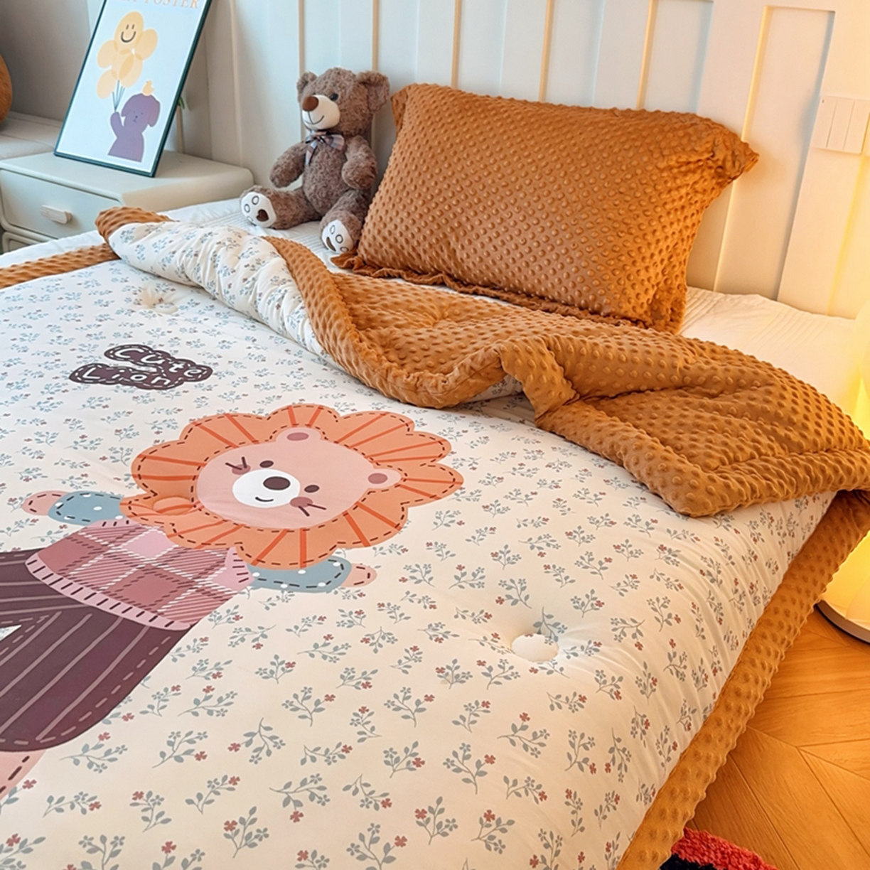 91家纺网 家纺一手货源 找家纺 兜米家居 2025新款针织棉专版数码印花豆豆绒被被子被芯 小狮子