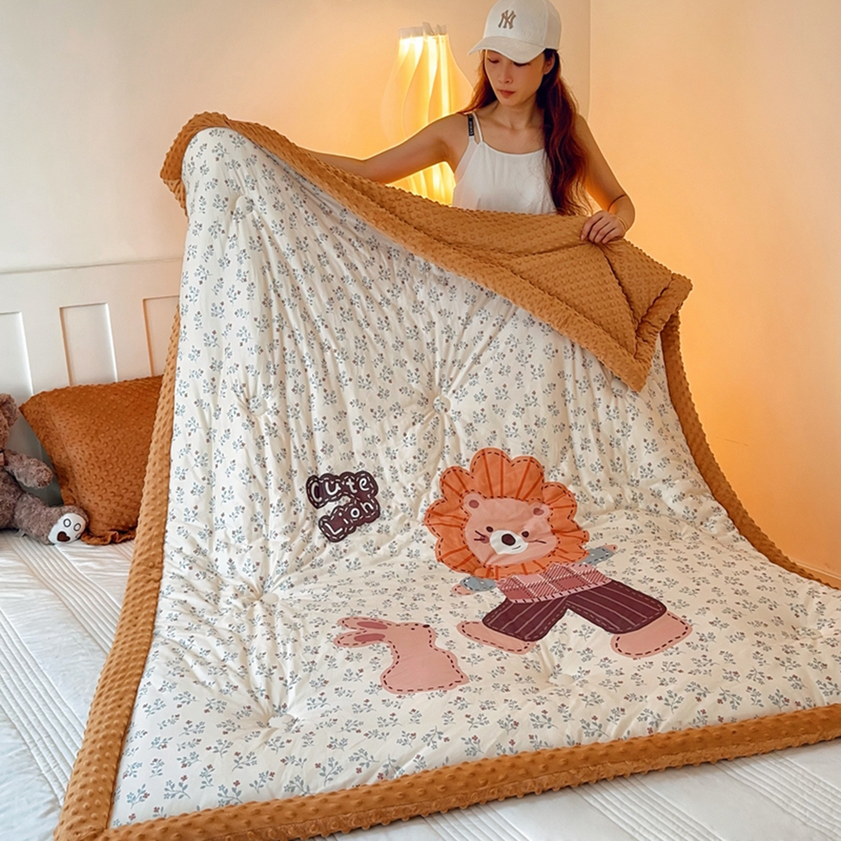 91家纺网 家纺一手货源 找家纺 兜米家居 2025新款针织棉专版数码印花豆豆绒被被子被芯 小狮子