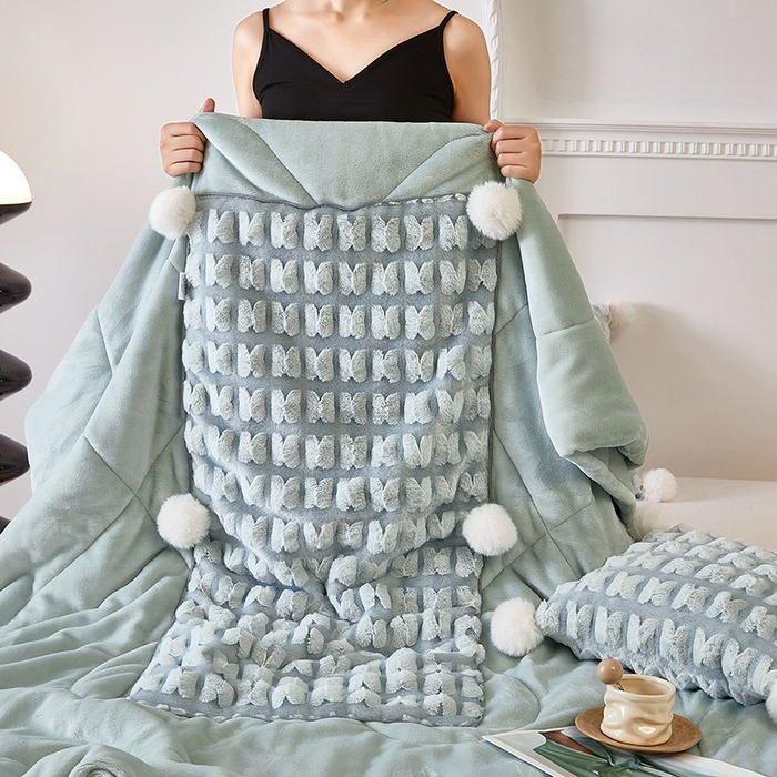 91家纺网 家纺一手货源 找家纺 伊可爱 2025新款秋冬轻奢婉约仿兔毛立体蝴蝶花抱枕被-翩翩 翩翩-浅兰