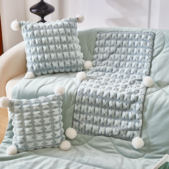 91家纺网 家纺一手货源 找家纺 伊可爱 2025新款秋冬轻奢婉约仿兔毛立体蝴蝶花抱枕被-翩翩 翩翩-浅兰