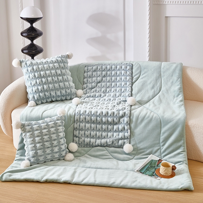 91家纺网 家纺一手货源 找家纺 伊可爱 2025新款秋冬轻奢婉约仿兔毛立体蝴蝶花抱枕被-翩翩 翩翩-浅兰