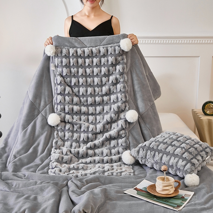 91家纺网 家纺一手货源 找家纺 伊可爱 2025新款秋冬轻奢婉约仿兔毛立体蝴蝶花抱枕被-翩翩 翩翩-银灰