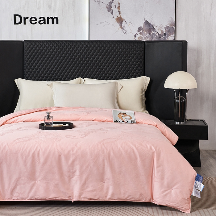 91家纺网 家纺一手货源 找家纺 蚕云阁蚕丝家居 2025新款舒适保暖被子被芯-英伦之曲 英伦之曲-粉色一级桑蚕丝