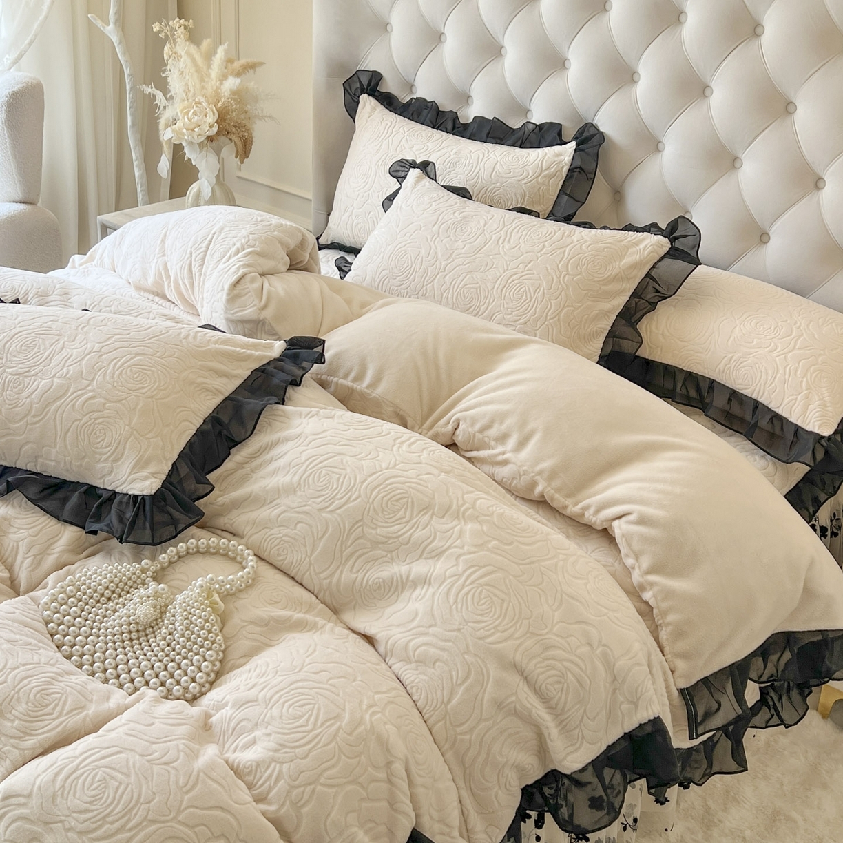 91家纺网 家纺一手货源 找家纺 （总）恋尚 2025新款牛奶绒可妮露系列床裙四件套（控价285起）