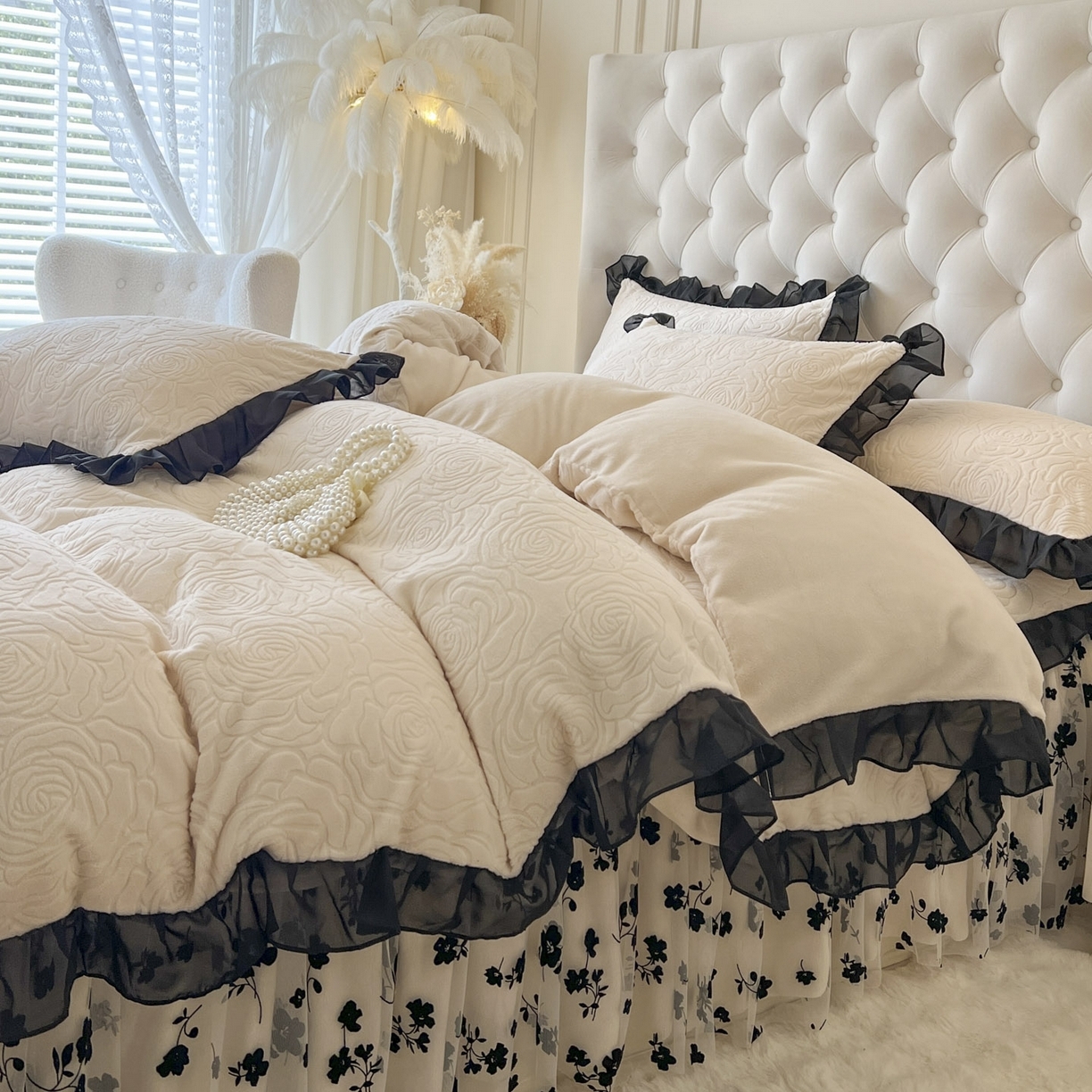 91家纺网 家纺一手货源 找家纺 （总）恋尚 2025新款牛奶绒可妮露系列床裙四件套（控价285起）