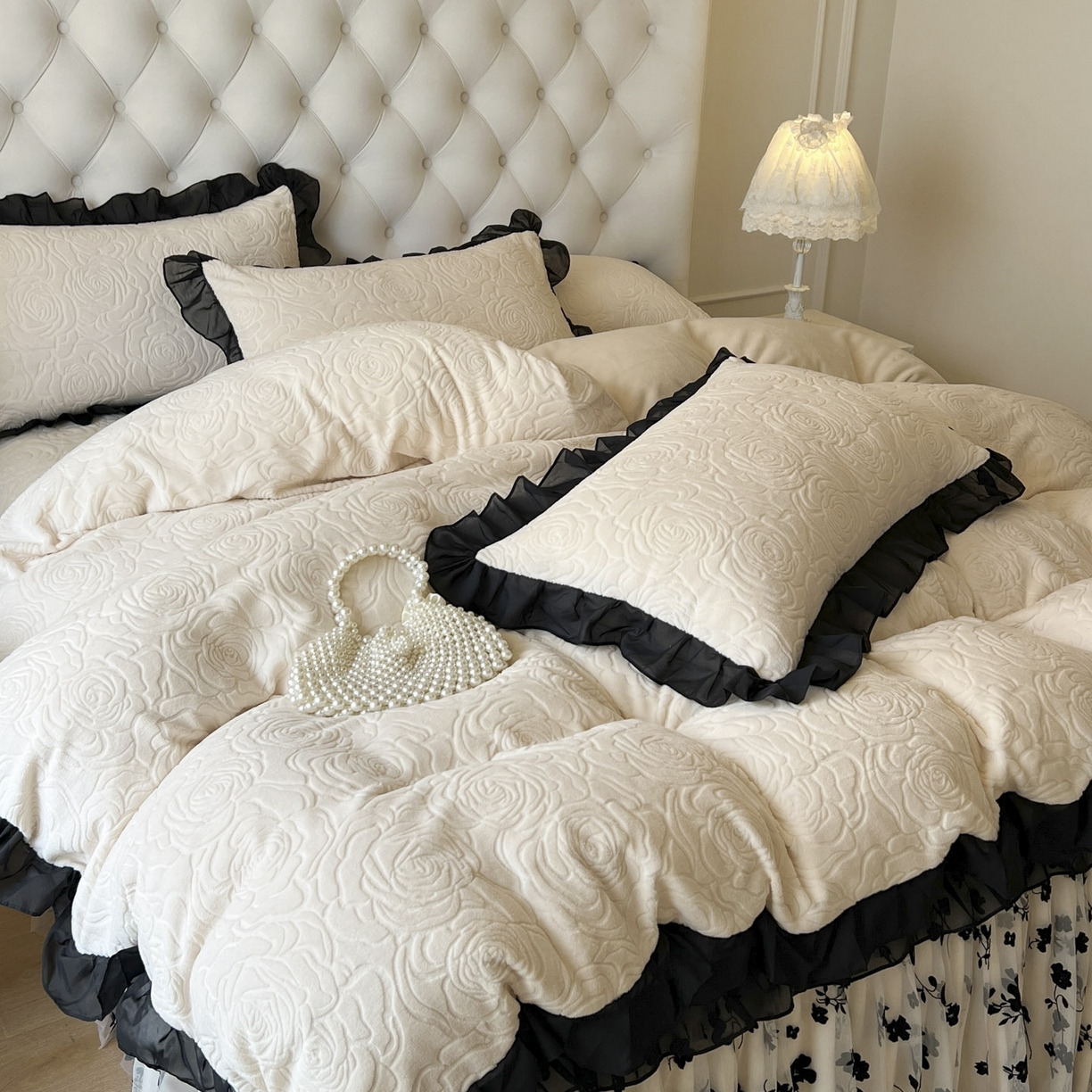 91家纺网 家纺一手货源 找家纺 （总）恋尚 2025新款牛奶绒可妮露系列床裙四件套（控价285起）