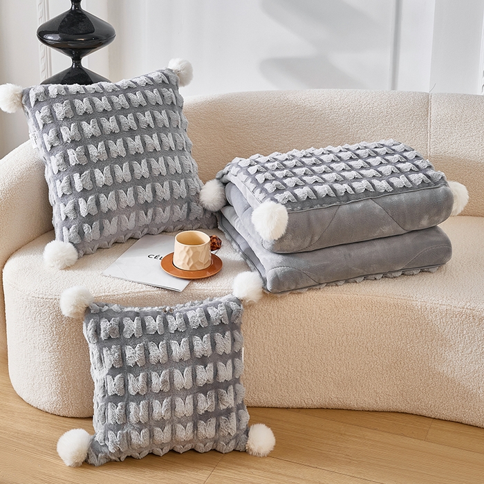 91家纺网 家纺一手货源 找家纺 （总）伊可爱 2025新款秋冬轻奢婉约仿兔毛立体蝴蝶花抱枕被-翩翩