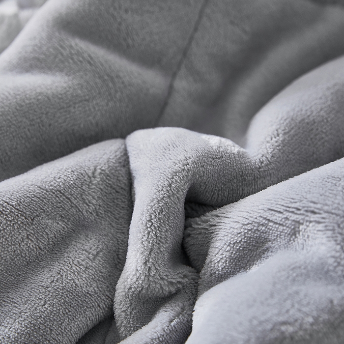 91家纺网 家纺一手货源 找家纺 （总）伊可爱 2025新款秋冬轻奢婉约仿兔毛立体蝴蝶花抱枕被-翩翩