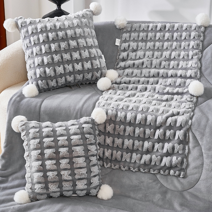 91家纺网 家纺一手货源 找家纺 （总）伊可爱 2025新款秋冬轻奢婉约仿兔毛立体蝴蝶花抱枕被-翩翩