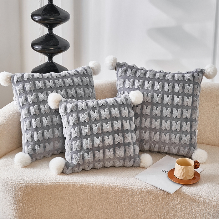 91家纺网 家纺一手货源 找家纺 （总）伊可爱 2025新款秋冬轻奢婉约仿兔毛立体蝴蝶花抱枕被-翩翩