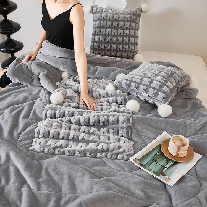 91家纺网 家纺一手货源 找家纺 （总）伊可爱 2025新款秋冬轻奢婉约仿兔毛立体蝴蝶花抱枕被-翩翩