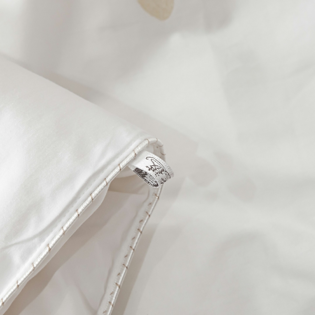 91家纺网 家纺一手货源 找家纺 蚕云阁蚕丝家居 2025新款舒适保暖被子被芯-比翼双飞 比翼双飞-白色精梳柞蚕丝