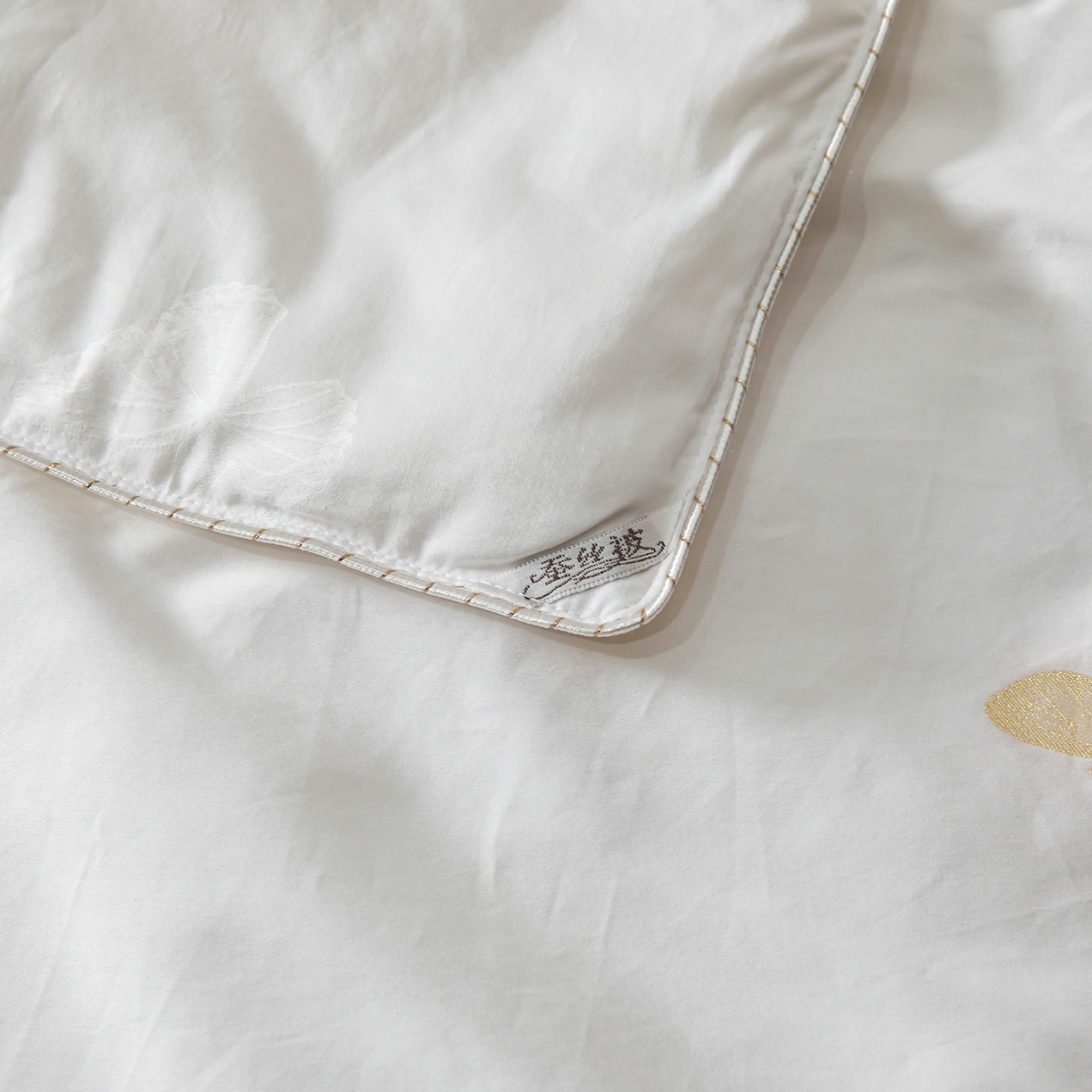 91家纺网 家纺一手货源 找家纺 蚕云阁蚕丝家居 2025新款舒适保暖被子被芯-比翼双飞 比翼双飞-白色精梳柞蚕丝