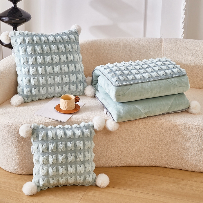 伊可爱 2025新款秋冬轻奢婉约仿兔毛立体蝴蝶花抱枕被-翩翩 翩翩-浅兰