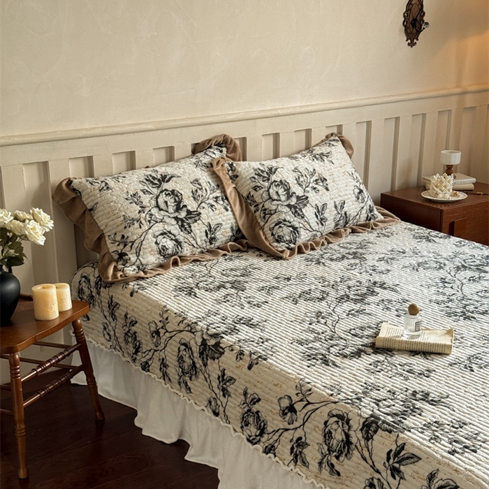 91家纺网 家纺一手货源 找家纺 （总）花香四季家纺 2025新款全消光牛奶绒夹棉绗缝床盖床垫子单件三件套