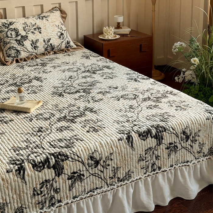 91家纺网 家纺一手货源 找家纺 （总）花香四季家纺 2025新款全消光牛奶绒夹棉绗缝床盖床垫子单件三件套