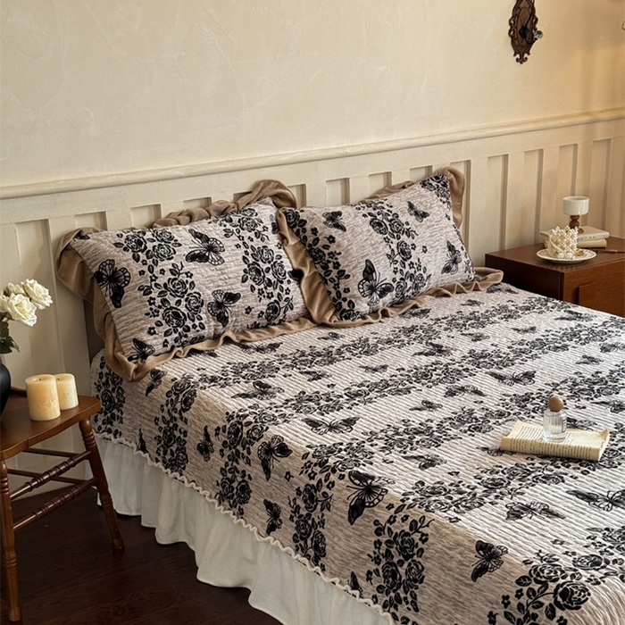 91家纺网 家纺一手货源 找家纺 花香四季家纺 2025新款全消光牛奶绒夹棉绗缝床盖床垫子单件三件套 蝴蝶