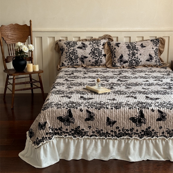 91家纺网 家纺一手货源 找家纺 花香四季家纺 2025新款全消光牛奶绒夹棉绗缝床盖床垫子单件三件套 蝴蝶