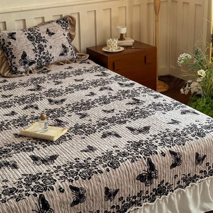 91家纺网 家纺一手货源 找家纺 花香四季家纺 2025新款全消光牛奶绒夹棉绗缝床盖床垫子单件三件套 蝴蝶