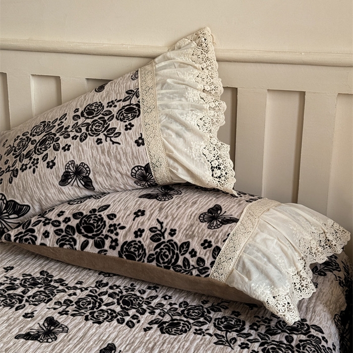 91家纺网 家纺一手货源 找家纺 花香四季家纺 2025新款全消光牛奶绒夹棉绗缝床盖床垫子单件三件套 蝴蝶
