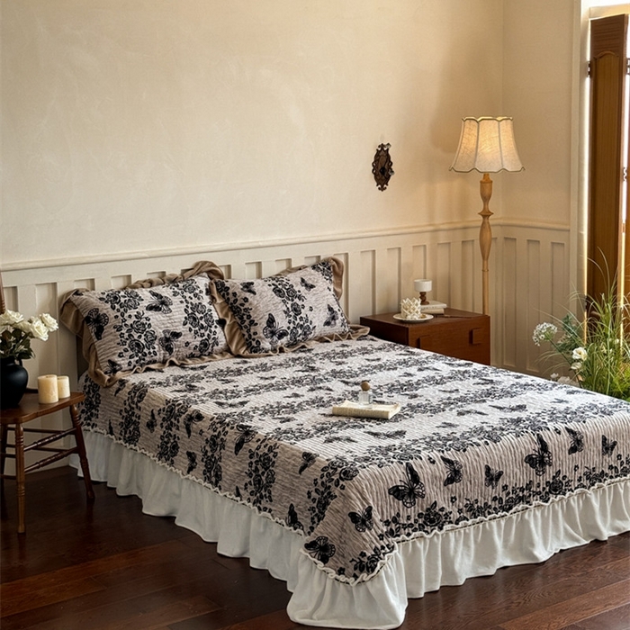 91家纺网 家纺一手货源 找家纺 花香四季家纺 2025新款全消光牛奶绒夹棉绗缝床盖床垫子单件三件套 蝴蝶