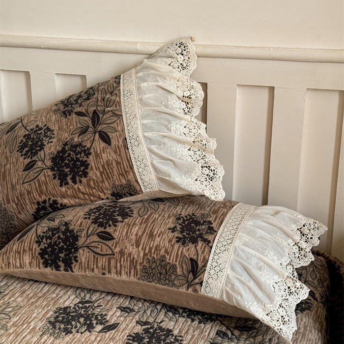 91家纺网 家纺一手货源 找家纺 花香四季家纺 2025新款全消光牛奶绒夹棉绗缝床盖床垫子单件三件套 秘境