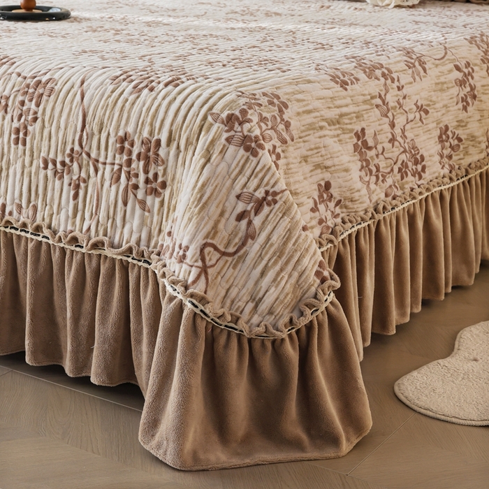 91家纺网 家纺一手货源 找家纺 花香四季家纺 2025新款全消光牛奶绒夹棉绗缝床盖床垫子单件三件套 美拉德