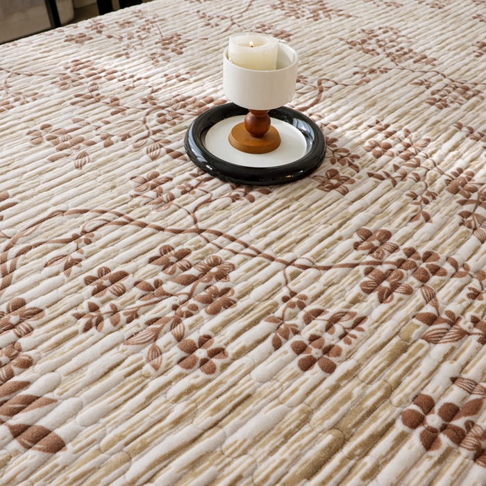 91家纺网 家纺一手货源 找家纺 花香四季家纺 2025新款全消光牛奶绒夹棉绗缝床盖床垫子单件三件套 美拉德