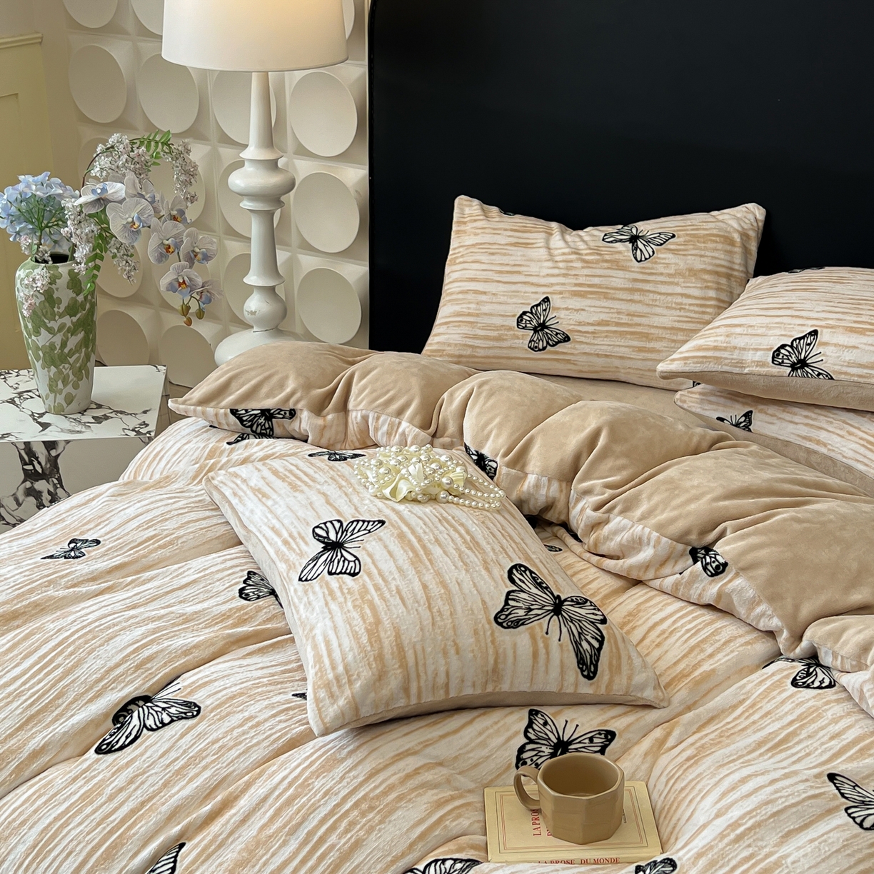 91家纺网 家纺一手货源 找家纺 （总）二八年华 2025新款着色雕花牛奶绒加厚保暖四件套