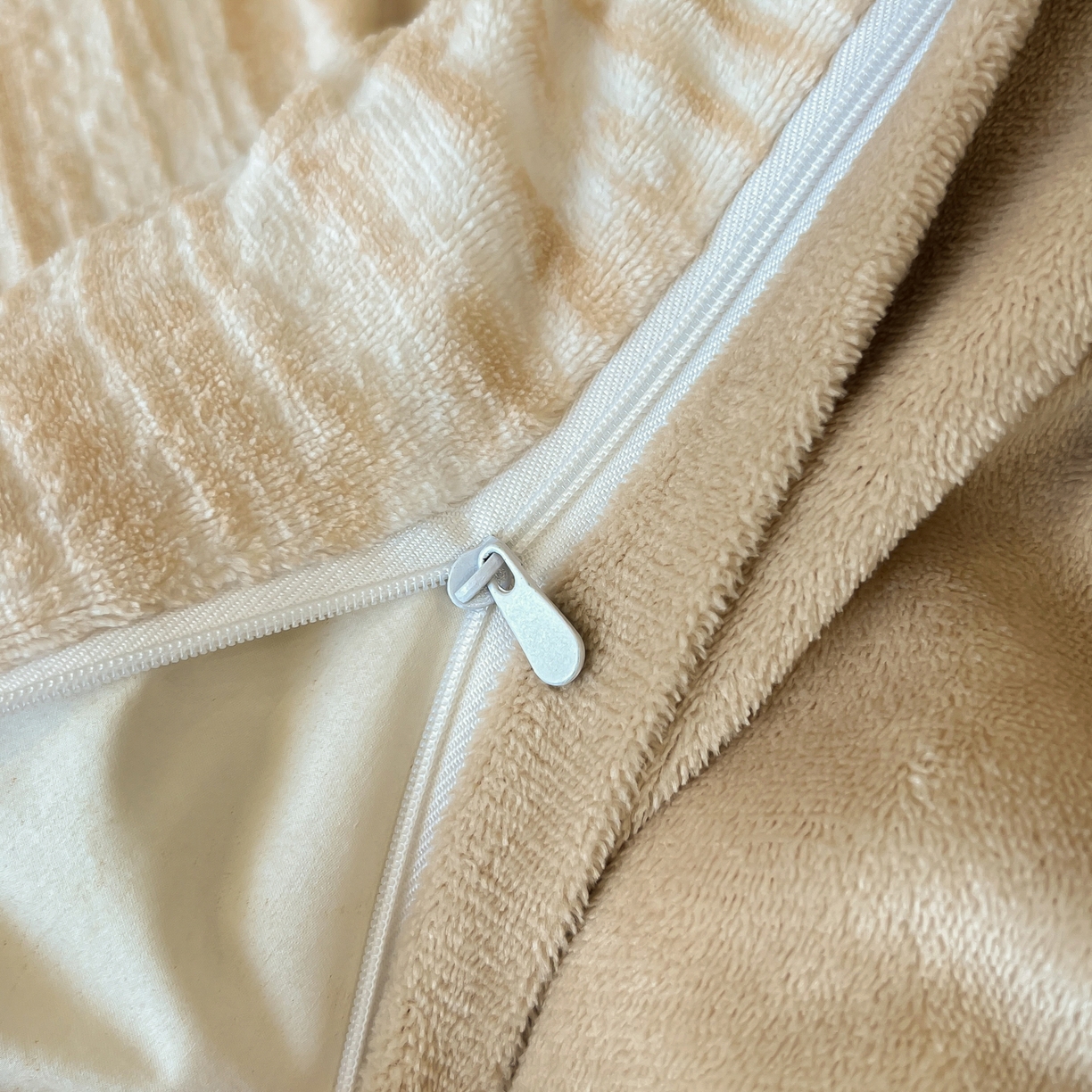 91家纺网 家纺一手货源 找家纺 （总）二八年华 2025新款着色雕花牛奶绒加厚保暖四件套