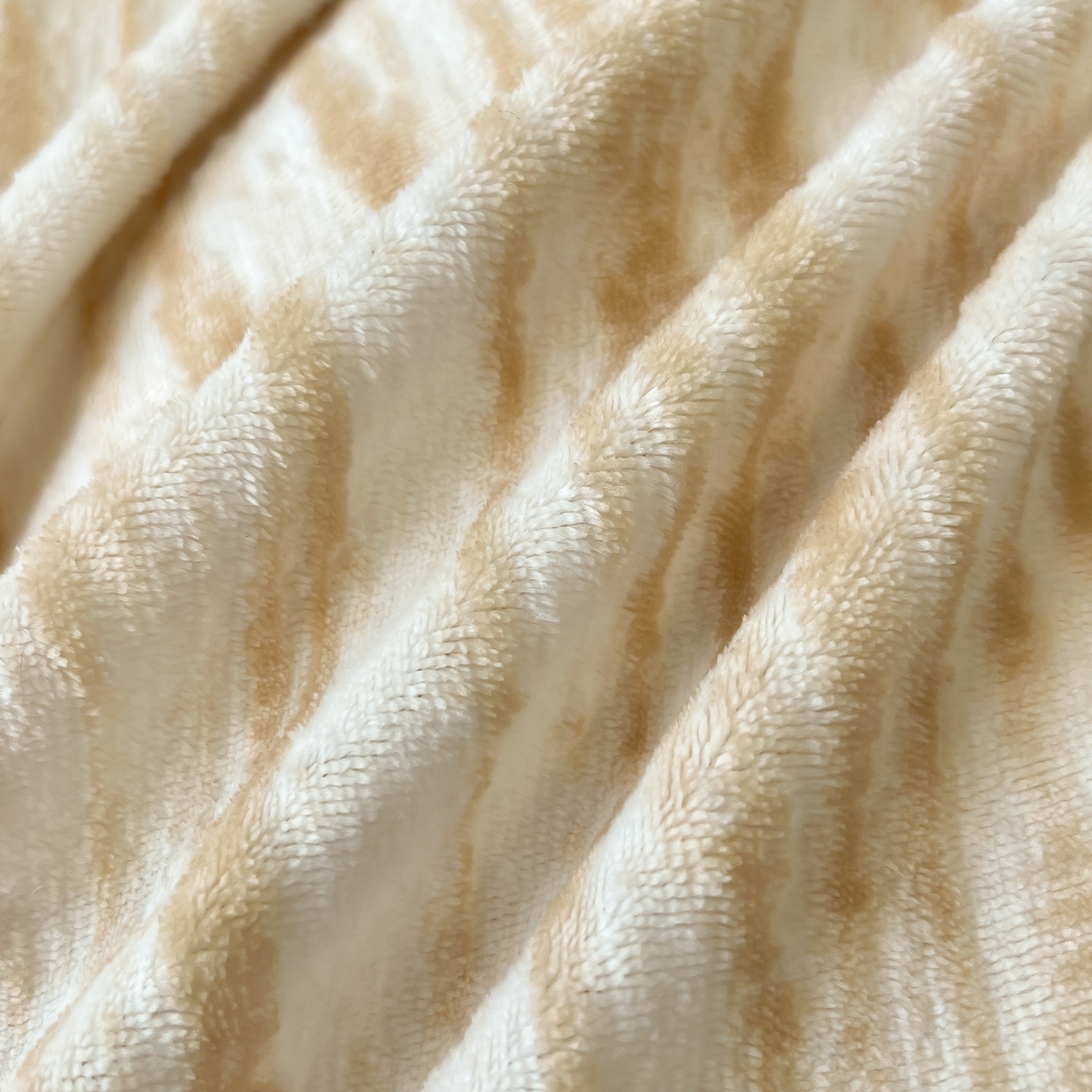 91家纺网 家纺一手货源 找家纺 二八年华 2025新款着色雕花牛奶绒加厚保暖四件套 蝴蝶咖