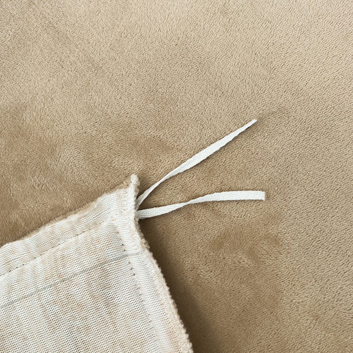 91家纺网 家纺一手货源 找家纺 二八年华 2025新款着色雕花牛奶绒加厚保暖四件套 蝴蝶咖