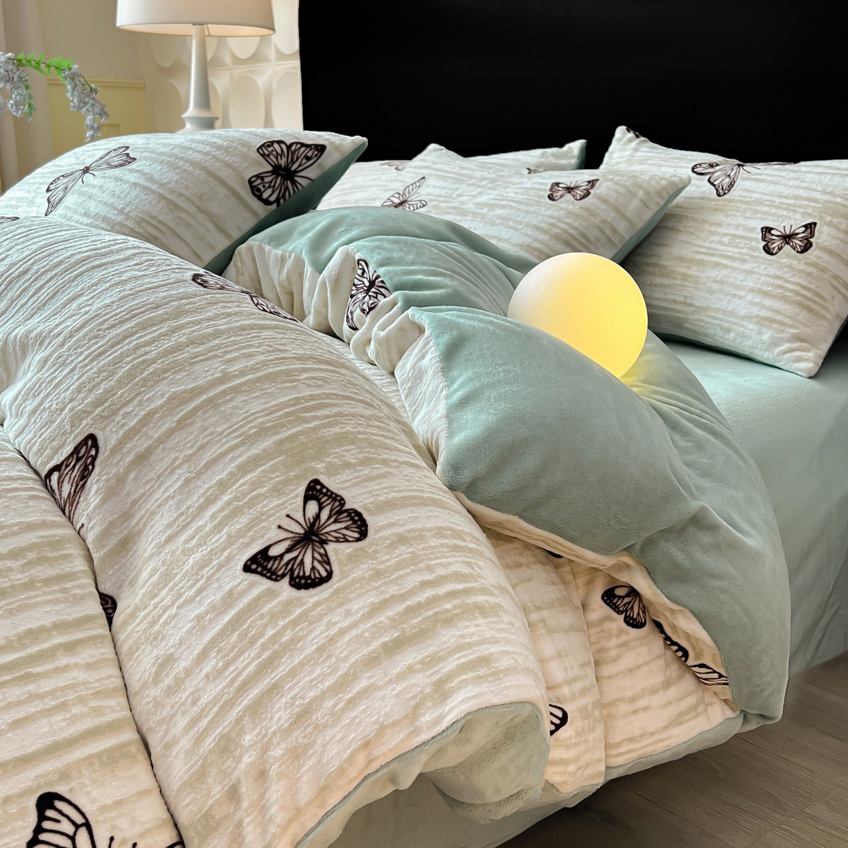 二八年华 2025新款着色雕花牛奶绒加厚保暖四件套 蝴蝶绿