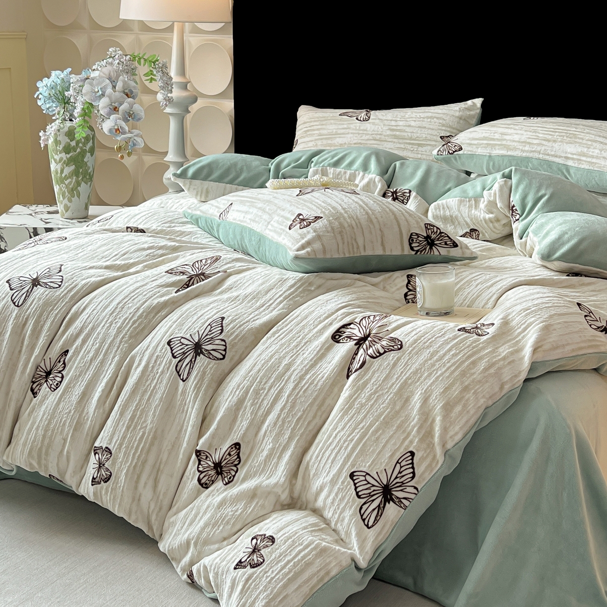 91家纺网 家纺一手货源 找家纺 二八年华 2025新款着色雕花牛奶绒加厚保暖四件套 蝴蝶绿