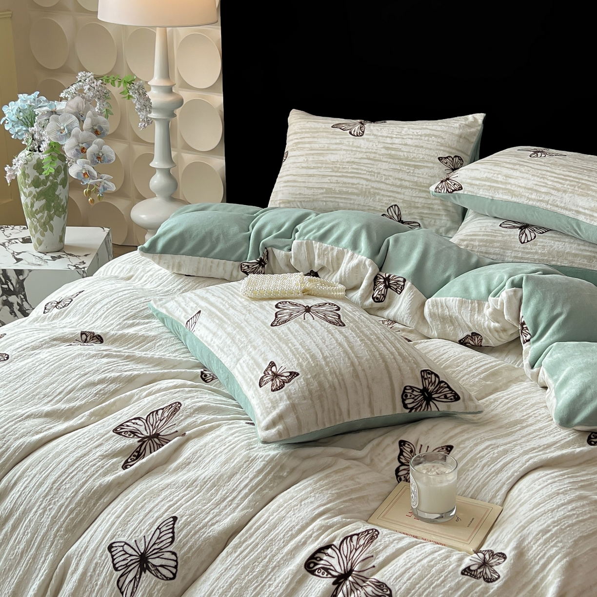 91家纺网 家纺一手货源 找家纺 二八年华 2025新款着色雕花牛奶绒加厚保暖四件套 蝴蝶绿