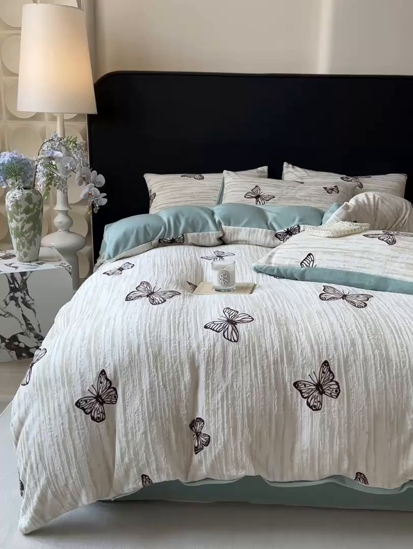 91家纺网 家纺一手货源 找家纺 二八年华 2025新款着色雕花牛奶绒加厚保暖四件套 蝴蝶绿