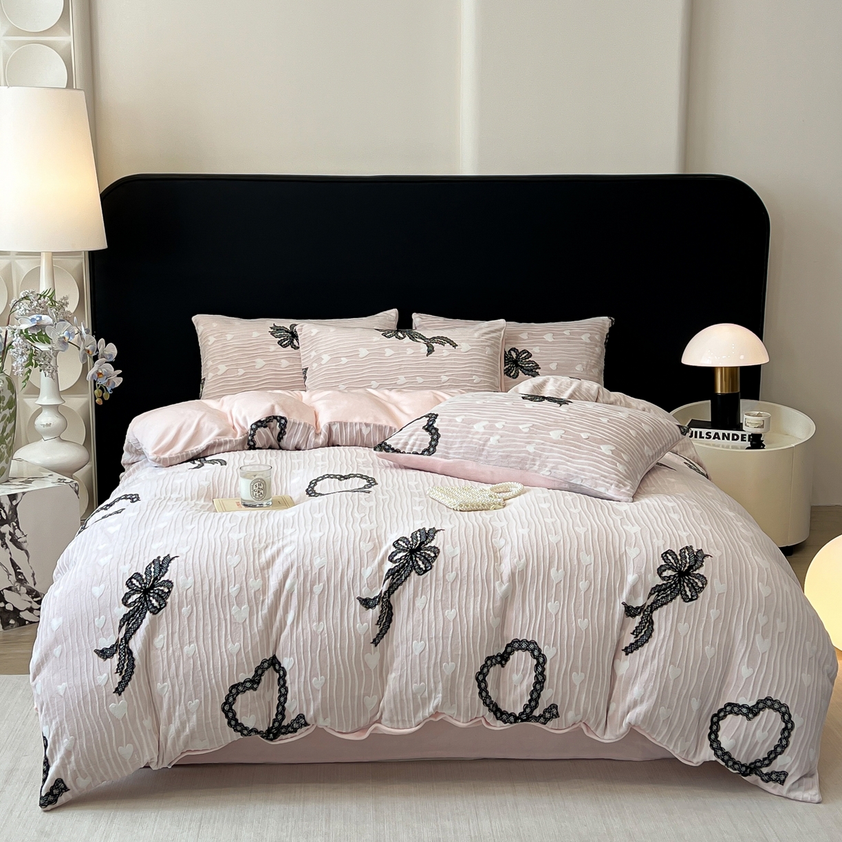 91家纺网 家纺一手货源 找家纺 二八年华 2025新款着色雕花牛奶绒加厚保暖四件套 爱心粉